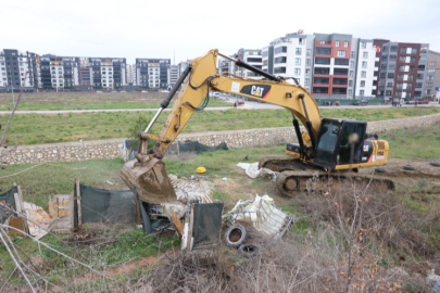 Belediye kaçak barakaları affetmedi