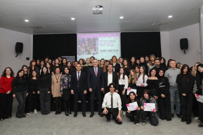 Şiddetsiz yaşama dijital sergiyle dikkat çektiler