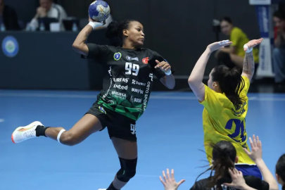 Büyükşehir Kadınlar Hentbol'de sezonu zirvede tamamladı