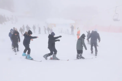 Çocukların Uludağ’da kar keyfi