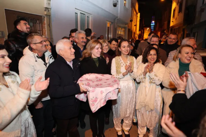 Başkan Bozbey sahurda Arnavut böreği ve tatlı topladı