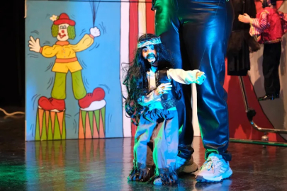 Yıldırımlı çocuklara kukla gösterisi