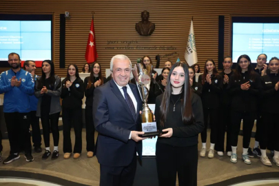 Nilüfer’in genç sporcuları başarılarını mecliste paylaştı
