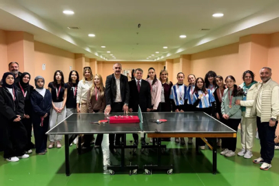 Mudanya'da masa tenisinde şampiyon Ahmet Rüştü Anadolu Lisesi