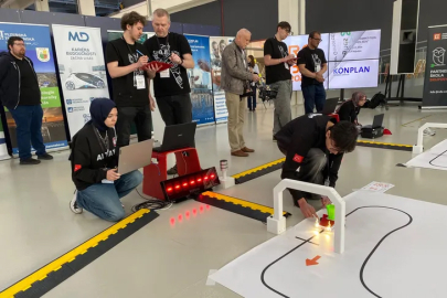 Bursalı öğrencilerden Çekya’da robotik başarı