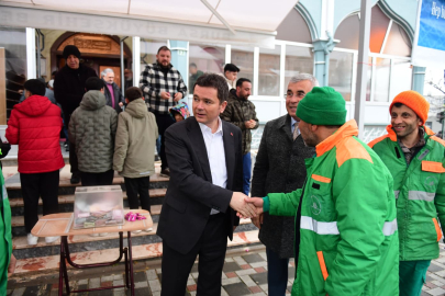 Başkan Erkan Aydın vatandaşlarla bayramlaştı