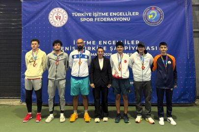 Osmangazi’nin şampiyon raketlerinden büyük başarı