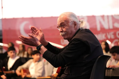 Usta sanatçı Cahit Berkay, Osmangazi'de gençlerle aynı sahneyi paylaştı