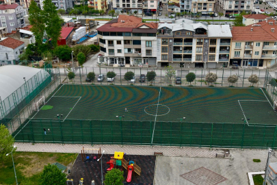 Gemlik’te Halı Sahalar Yenilendi