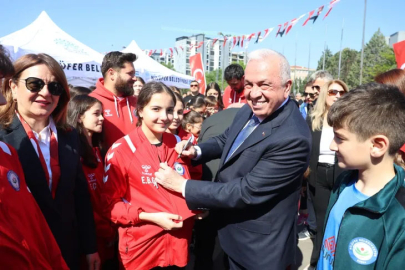 Nilüfer, 19 Mayıs’ı Cumhuriyet Meydanı’nda karşıladı