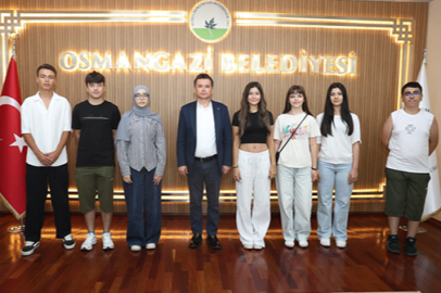 Başkan Erkan Aydın başarılı öğrencileri tebrik etti