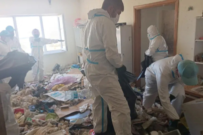 Balkan Mahallesi’nde evden 28 ton çöp çıkarıldı