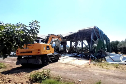 Osmangazi’de ruhsatsız yapılara yıkım!