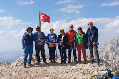 İnegöllü dağcılardan Zafer Bayramı tırmanışı