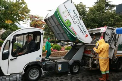 Osmangazi'de yağmur çamur demeden günde 1100 ton atık toplanıyor