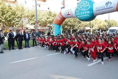 Nilüfer’de bin 749 öğrenci Cumhuriyet'e koştu