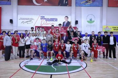 Osmangazi’de sporcular Cumhuriyet için ter döktü